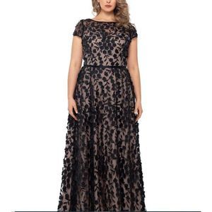 Xscape Women's Plus 3D Flower Gown Black Nude Size 18W